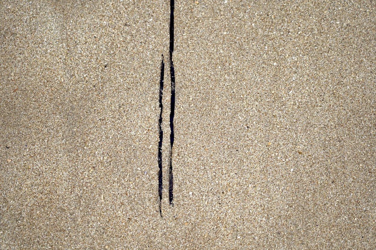 Crack in wet sand